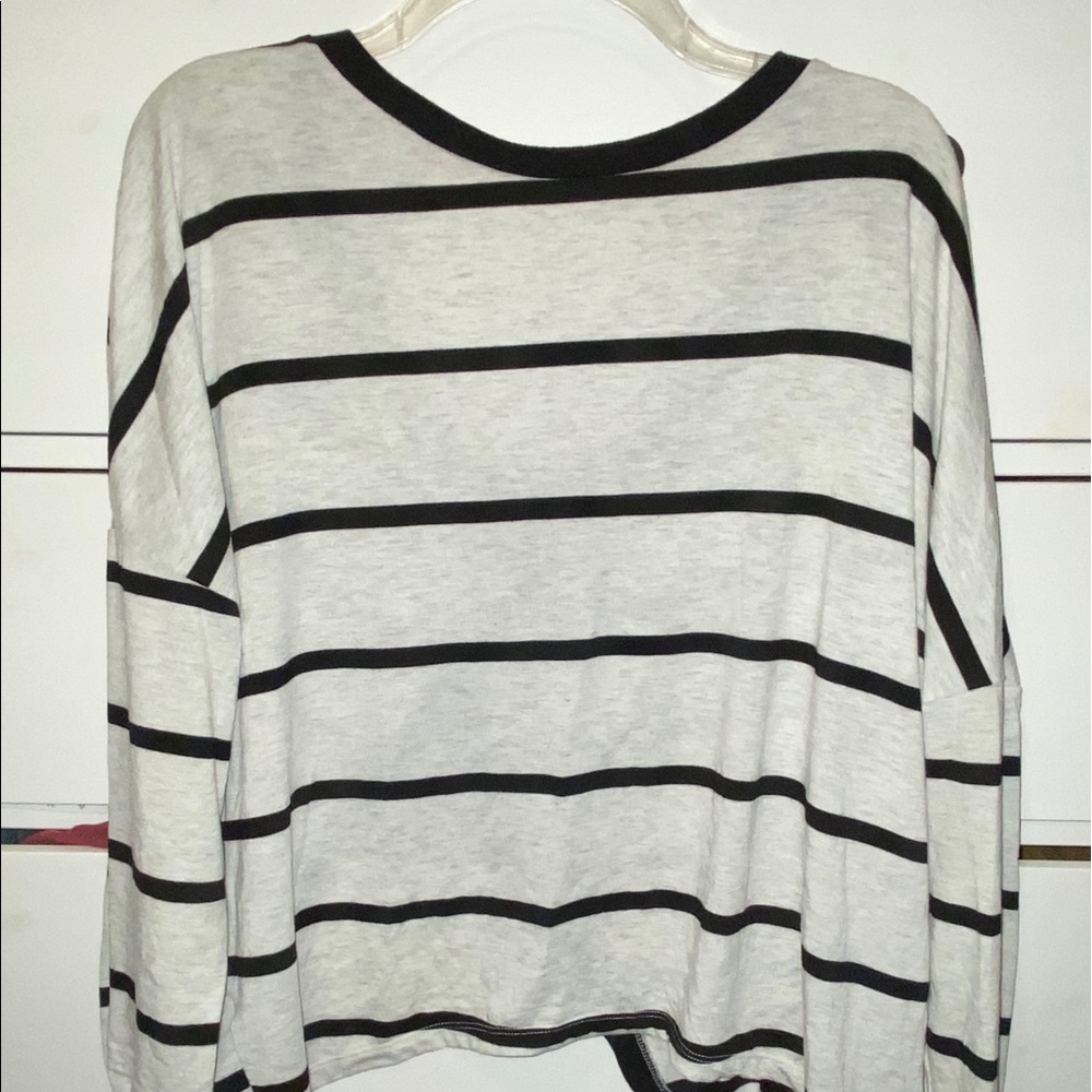 Loose Comfy Striped Long-sleeve Tee w/ Open Back
